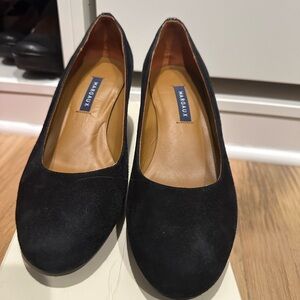 Margaux Black pump, size 8.5 Wide.